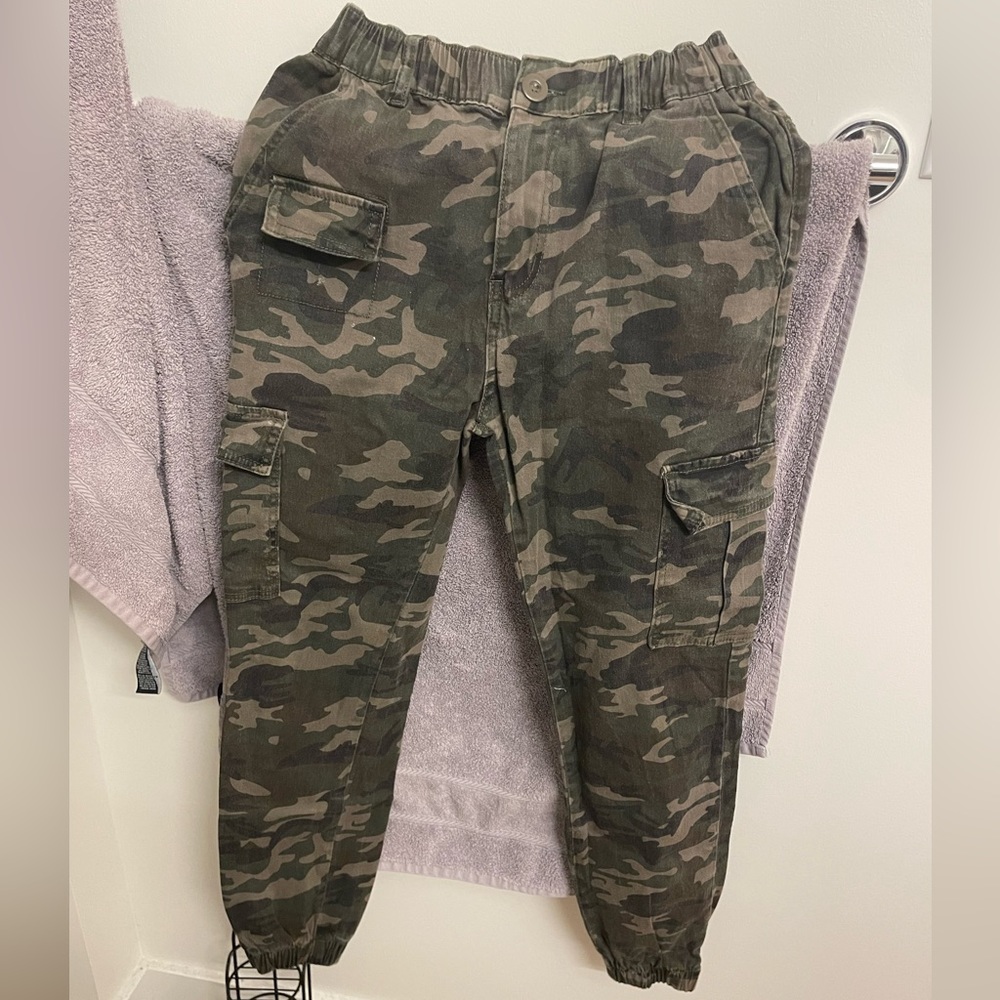 Fashion Nova camo pants, pre-loved, size M